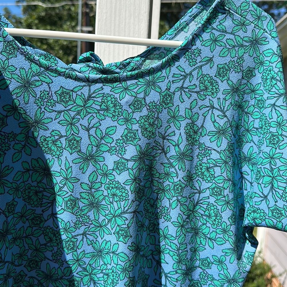 Banana Republic Blue Floral Top size small - Picture 6 of 11